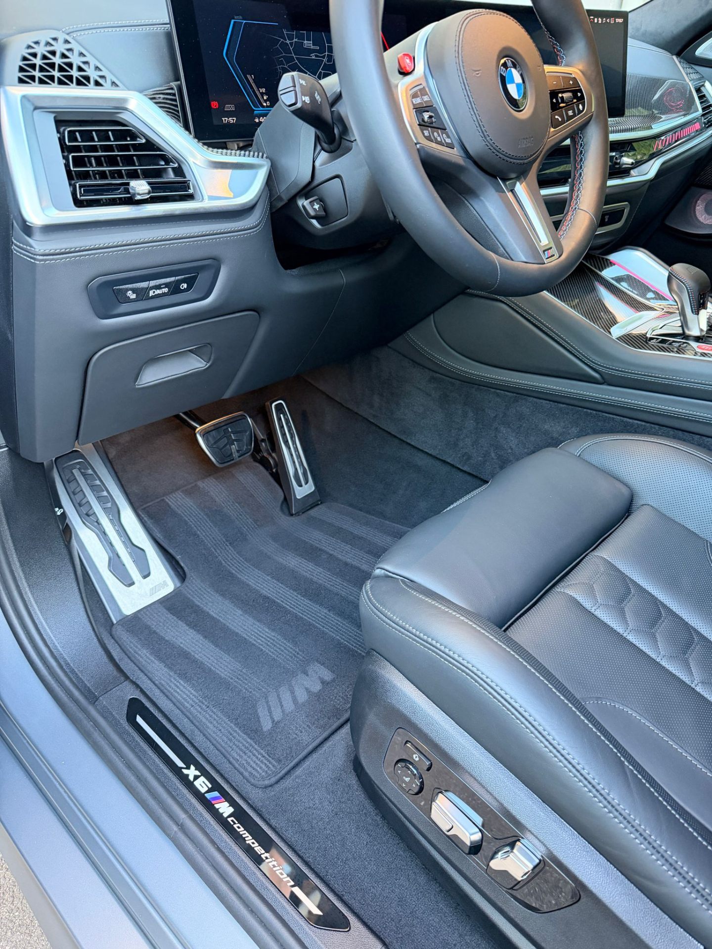 BMW X6 M Innenraum nach Detailing – Lederpflege & Cockpit